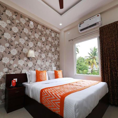 Oyo 6728 Almas Residency Hotel Kochi Exterior foto