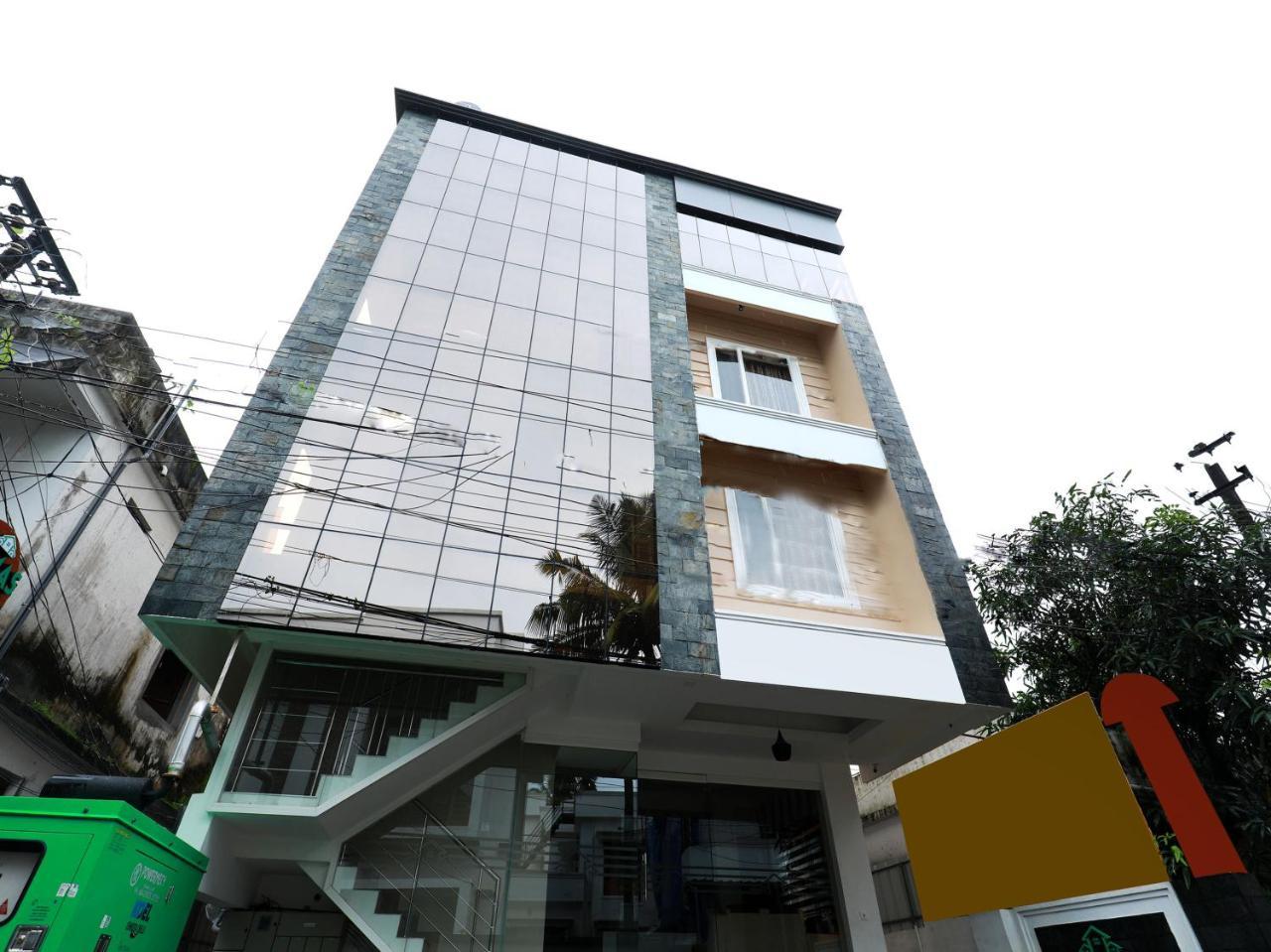 Oyo 6728 Almas Residency Hotel Kochi Exterior foto
