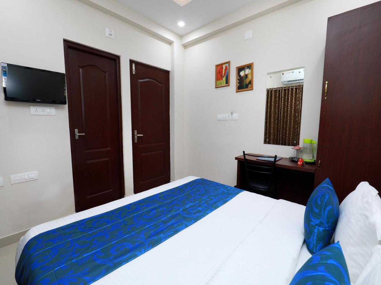 Oyo 6728 Almas Residency Hotel Kochi Exterior foto