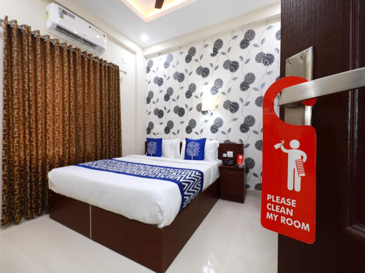 Oyo 6728 Almas Residency Hotel Kochi Exterior foto