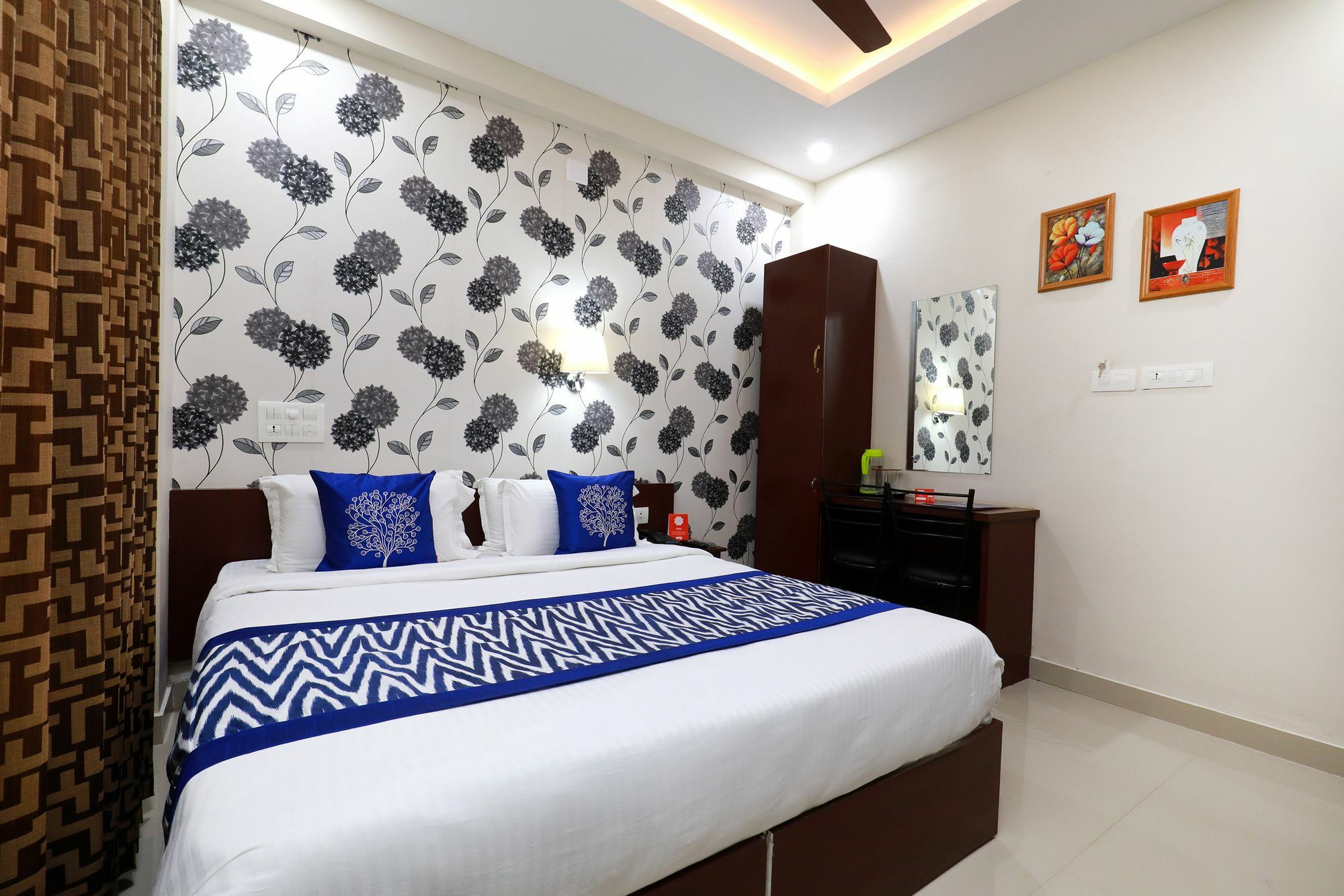 Oyo 6728 Almas Residency Hotel Kochi Exterior foto